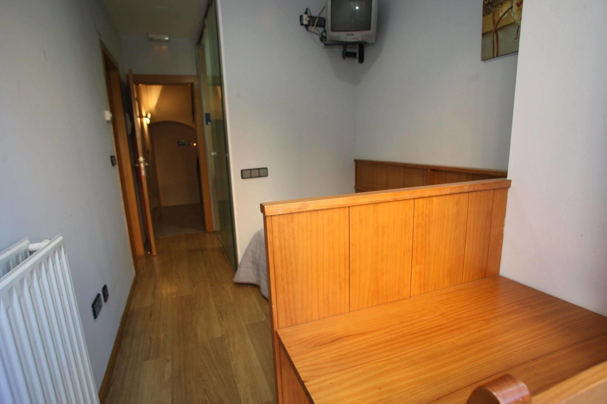 Hostal Caballeros Soria Esterno foto