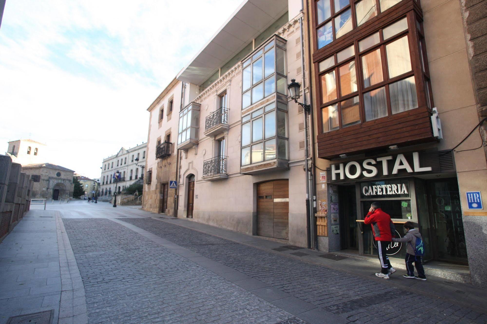 Hostal Caballeros Soria Esterno foto