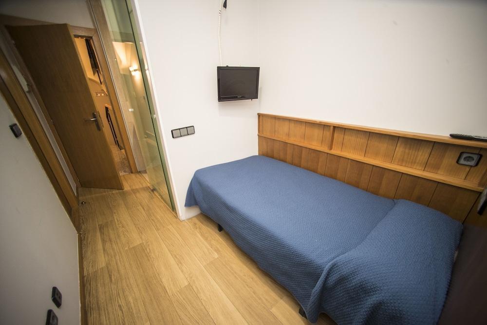 Hostal Caballeros Soria Esterno foto